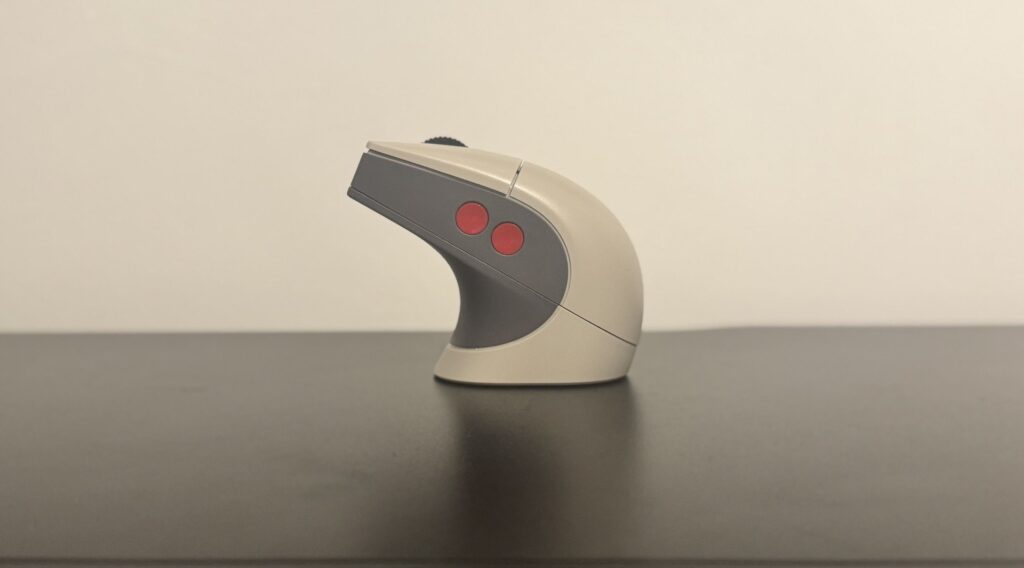 بررسی ماوس Retro R8: نوستالژی با قابلیت‌های مدرن