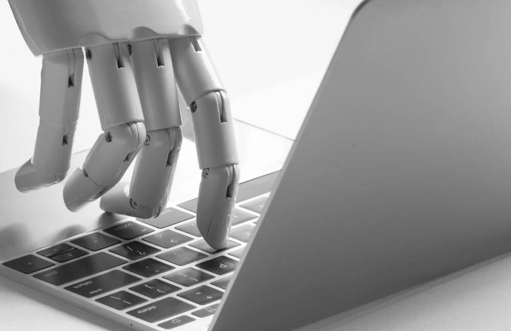 چت‌بات هوش مصنوعی دولت بریتانیا: راهکار برای رفع سردرگمی کاربران